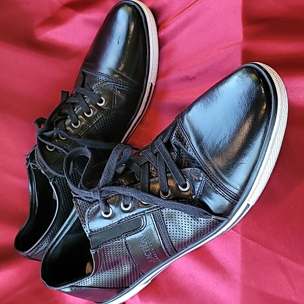 KENNETH COLE REACTION sz12 "Crown-ed King" oxford detail sneakers